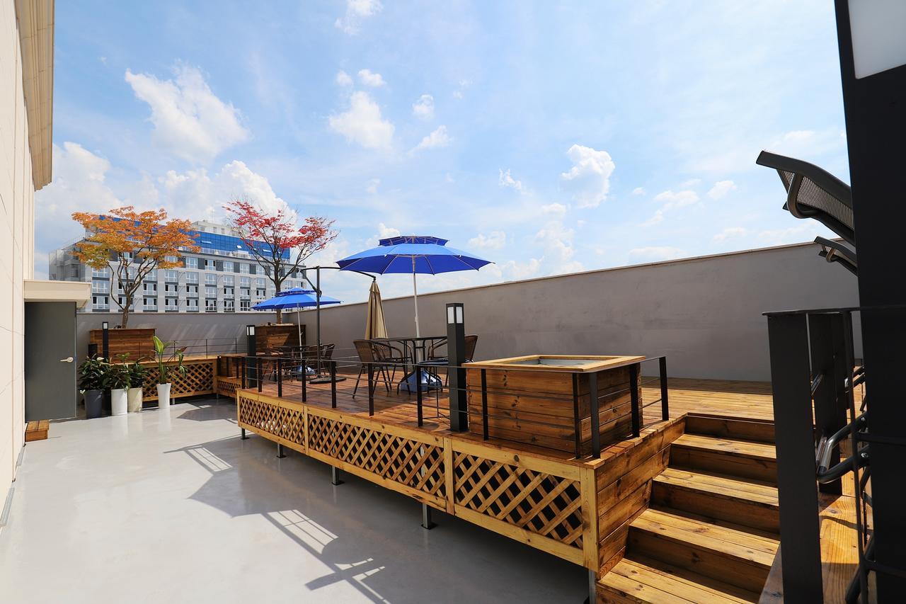 Chuncheon Hotel Bentley Bagian luar foto