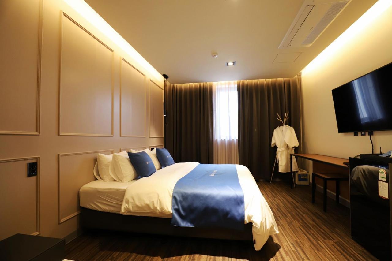 Chuncheon Hotel Bentley Bagian luar foto