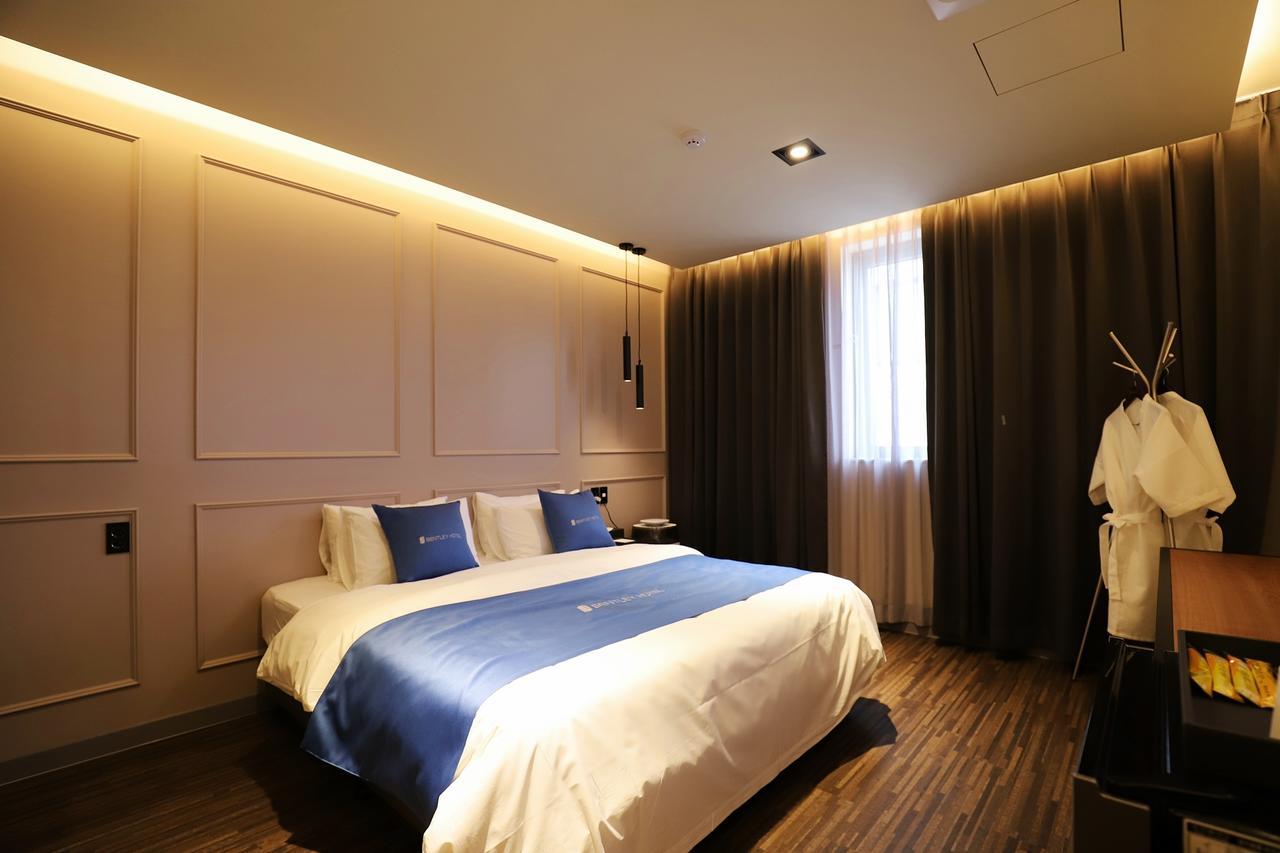 Chuncheon Hotel Bentley Bagian luar foto