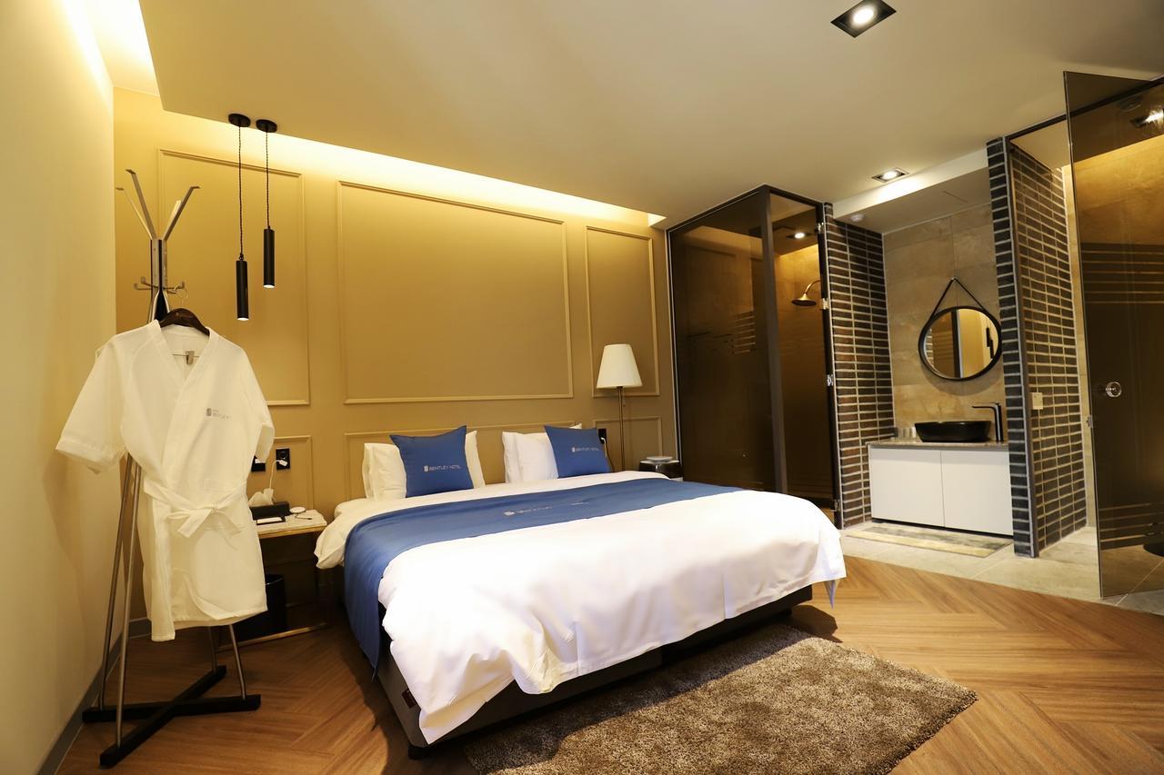 Chuncheon Hotel Bentley Bagian luar foto