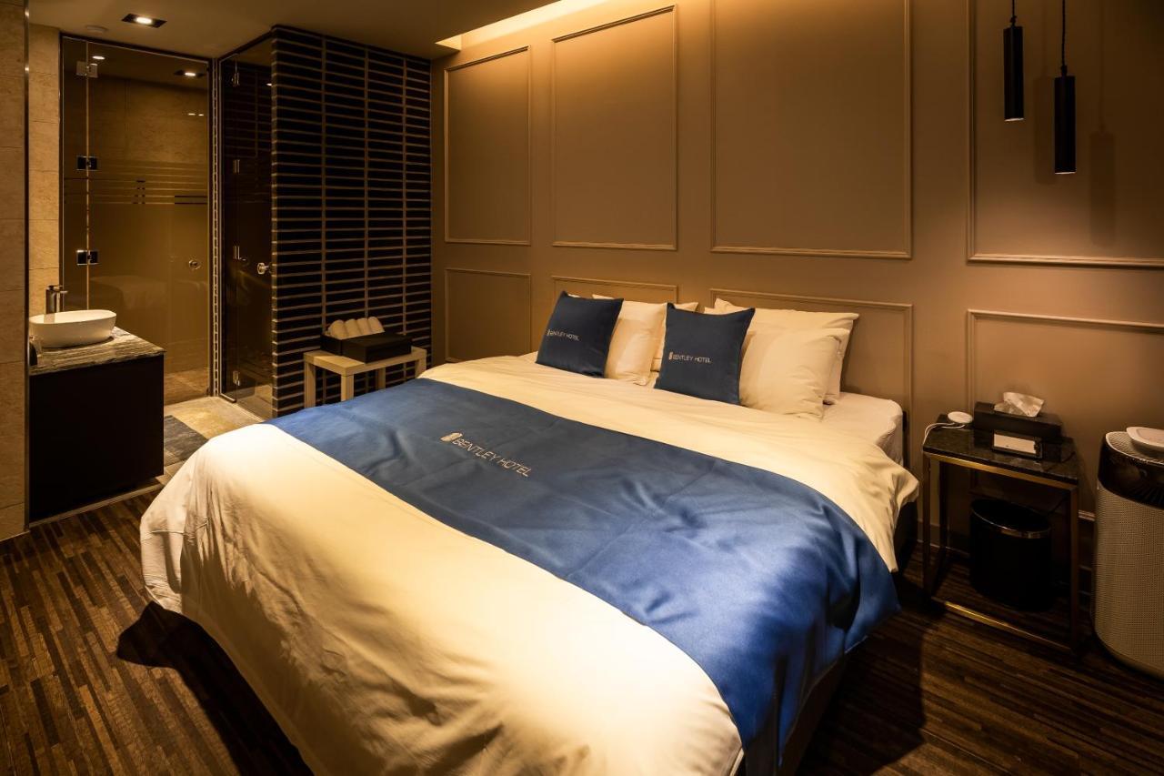 Chuncheon Hotel Bentley Bagian luar foto