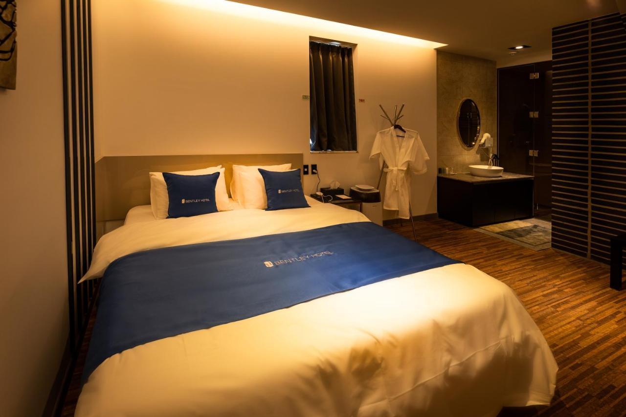 Chuncheon Hotel Bentley Bagian luar foto