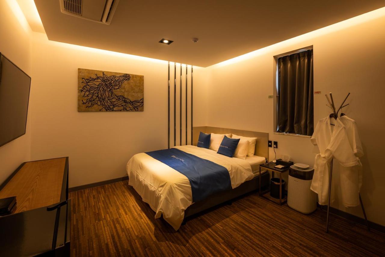 Chuncheon Hotel Bentley Bagian luar foto
