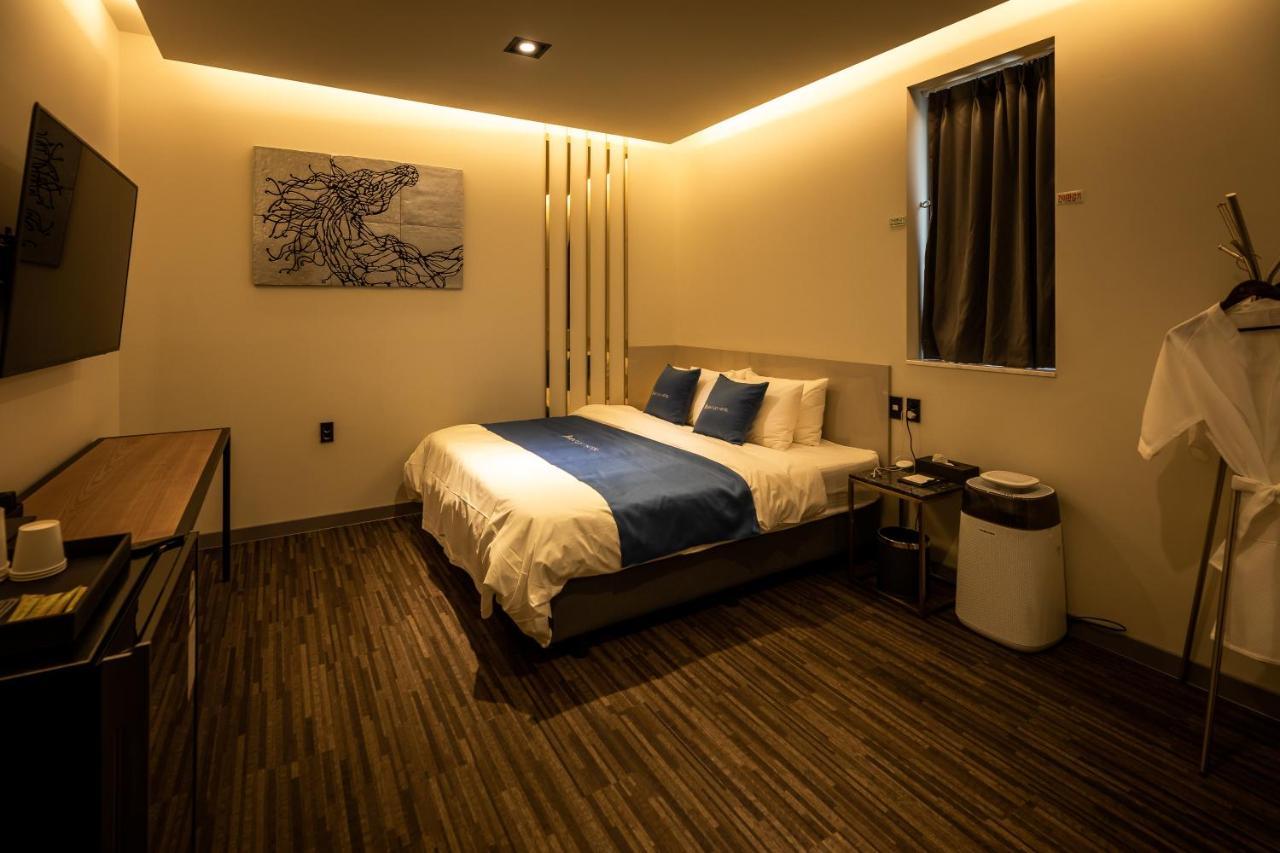 Chuncheon Hotel Bentley Bagian luar foto