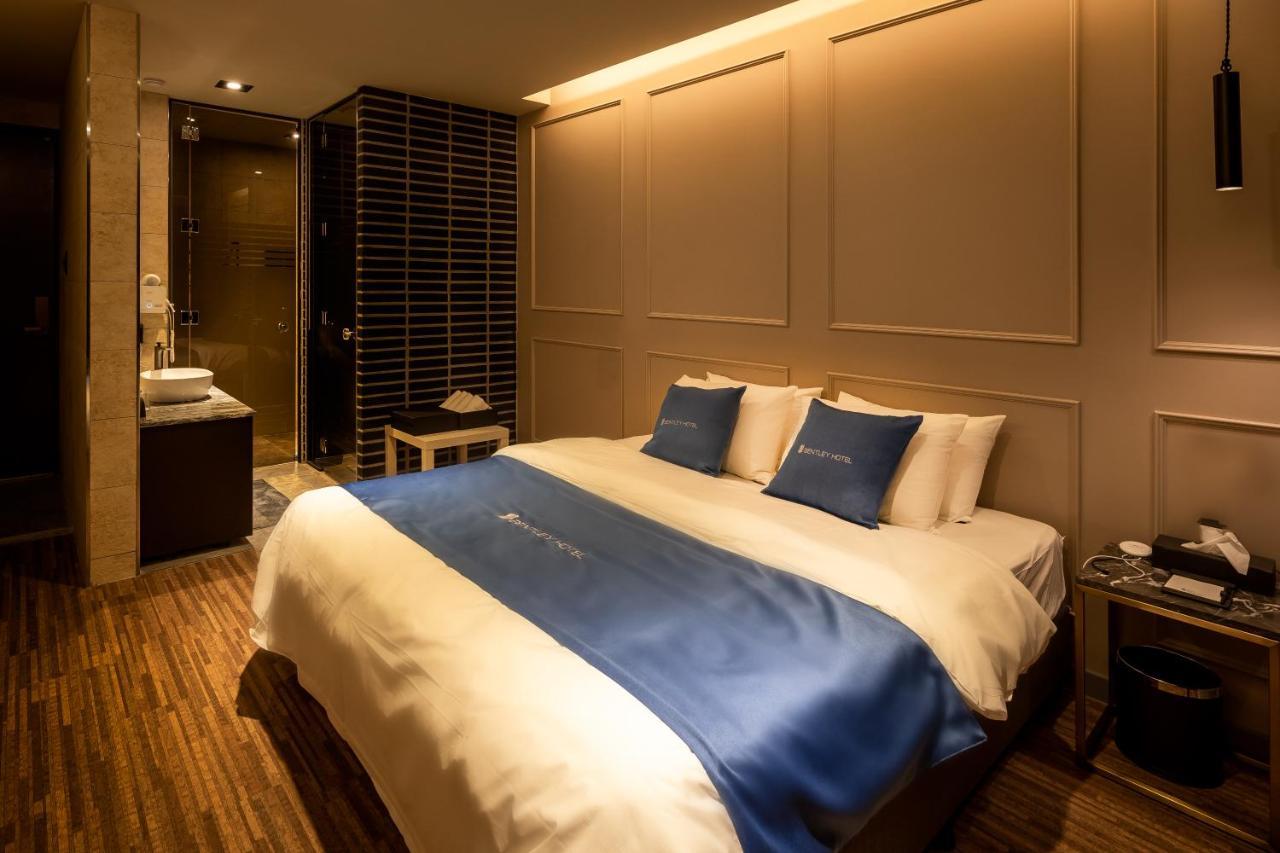 Chuncheon Hotel Bentley Bagian luar foto