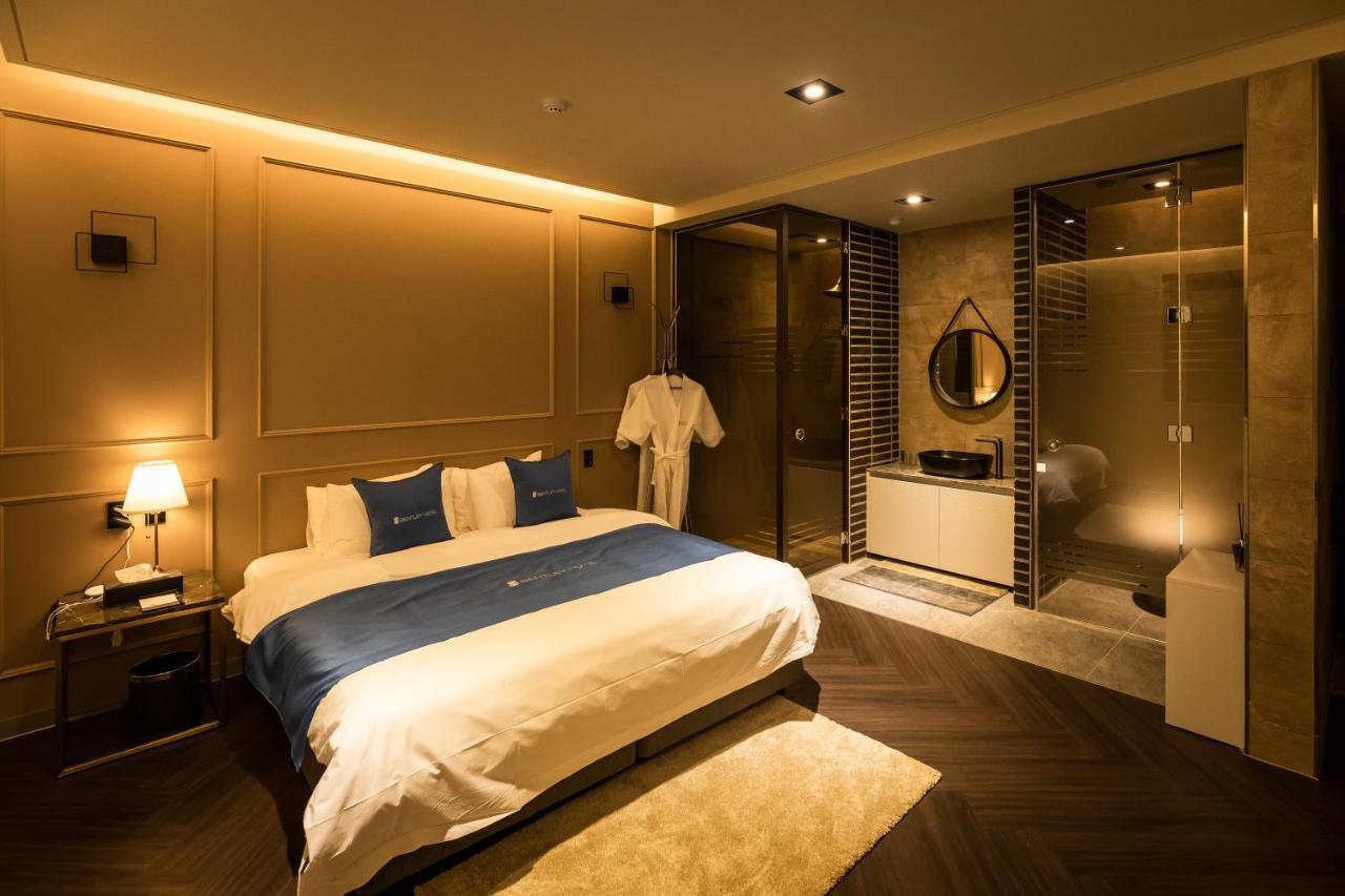 Chuncheon Hotel Bentley Bagian luar foto