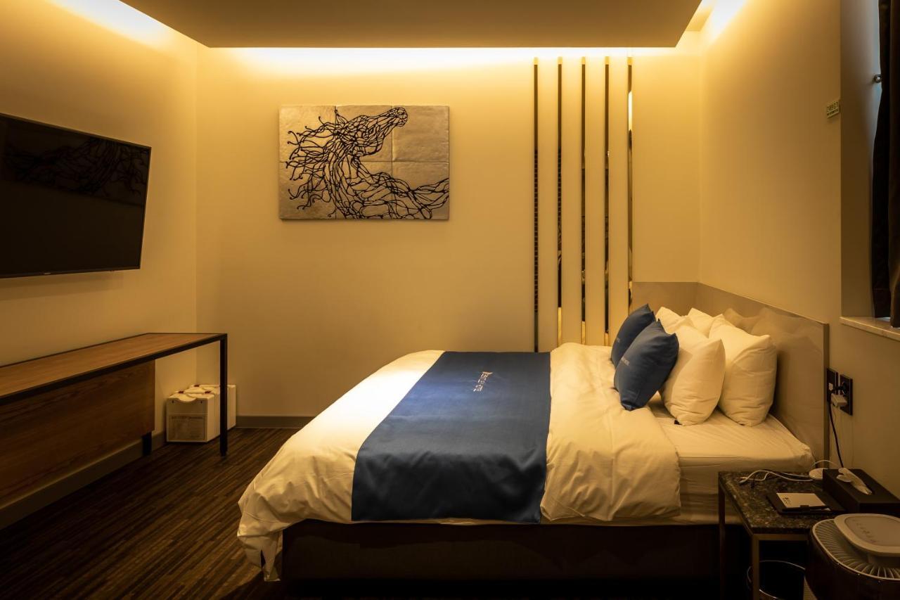 Chuncheon Hotel Bentley Bagian luar foto
