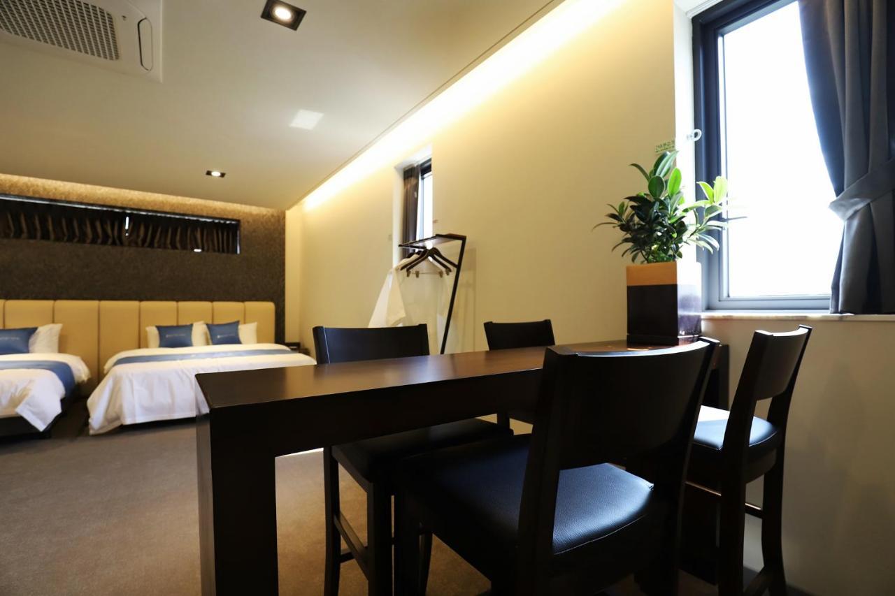 Chuncheon Hotel Bentley Bagian luar foto