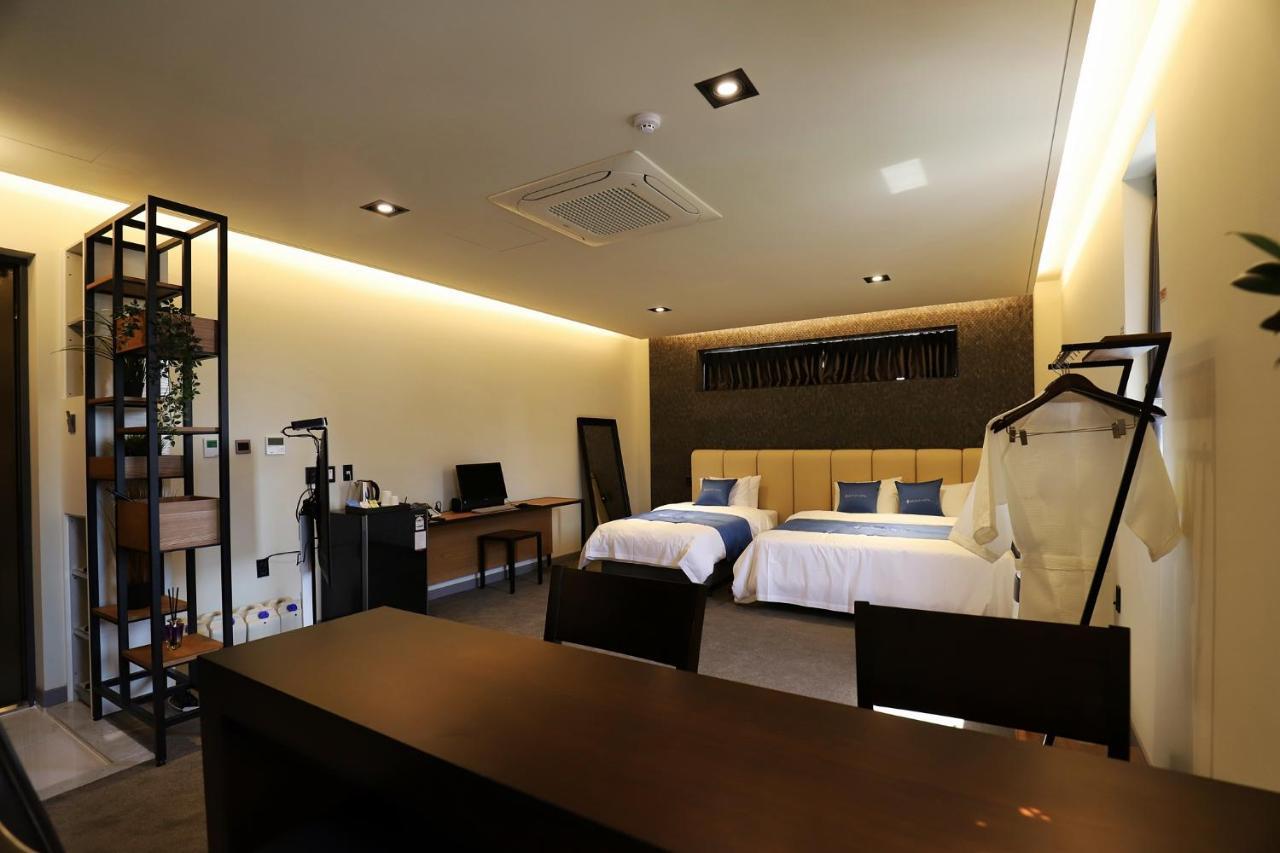 Chuncheon Hotel Bentley Bagian luar foto